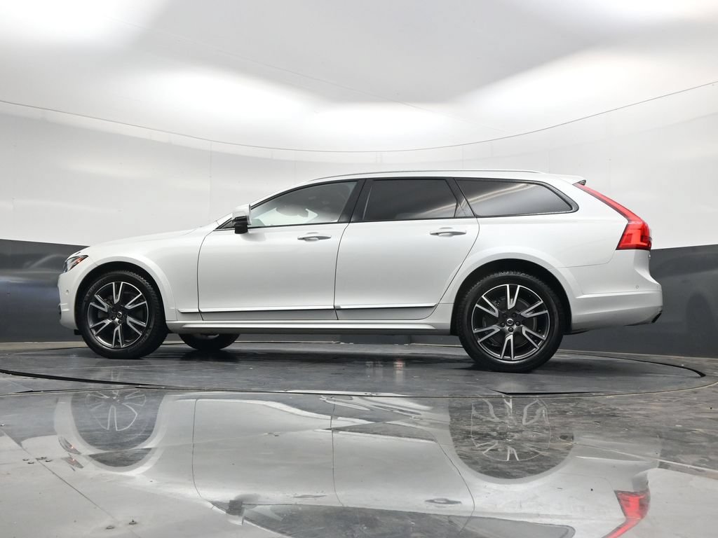 Used 2018 Volvo V90 T6 Cross Country w/ Convenience Package AWD/4WD image 32