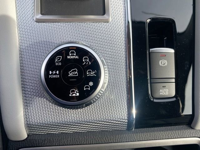 New 2025 Mitsubishi Outlander SEL image 29
