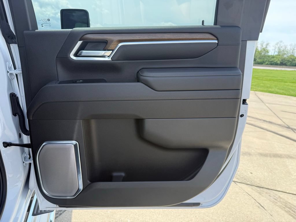 Used 2025 Chevrolet Silverado 2500 High Country w/ Technology Package AWD/4WD image 17