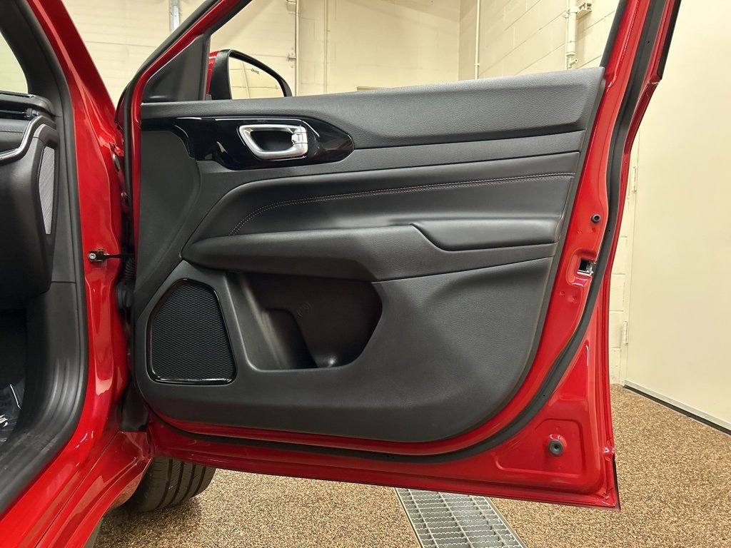 Used 2022 Jeep Compass Limited image 15