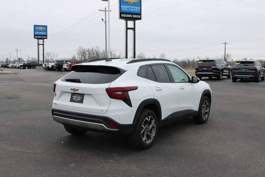 Used 2025 Chevrolet Trax LT w/ LT Convenience Package image 9