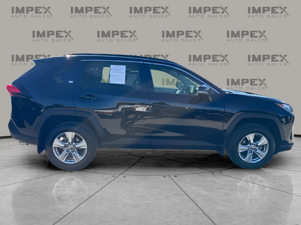 Used 2022 Toyota RAV4 XLE w/ Convenience Package FWD image 6