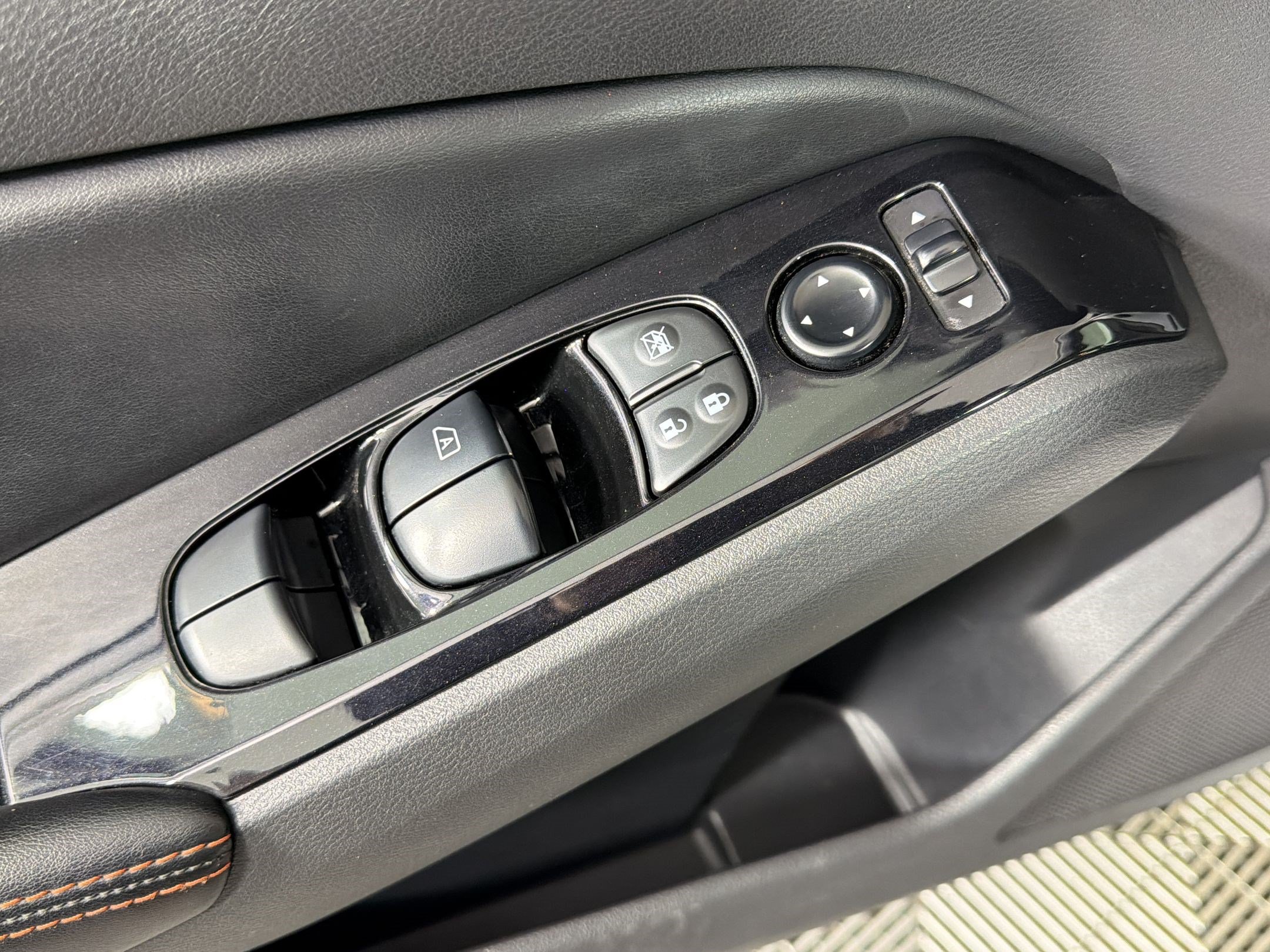 Used 2024 Nissan Altima 2.5 SR FWD image 23