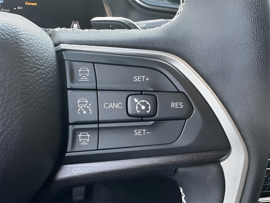 Used 2023 Jeep Grand Cherokee Limited image 13