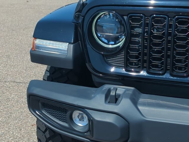 Used 2024 Jeep Gladiator Overland AWD/4WD image 9