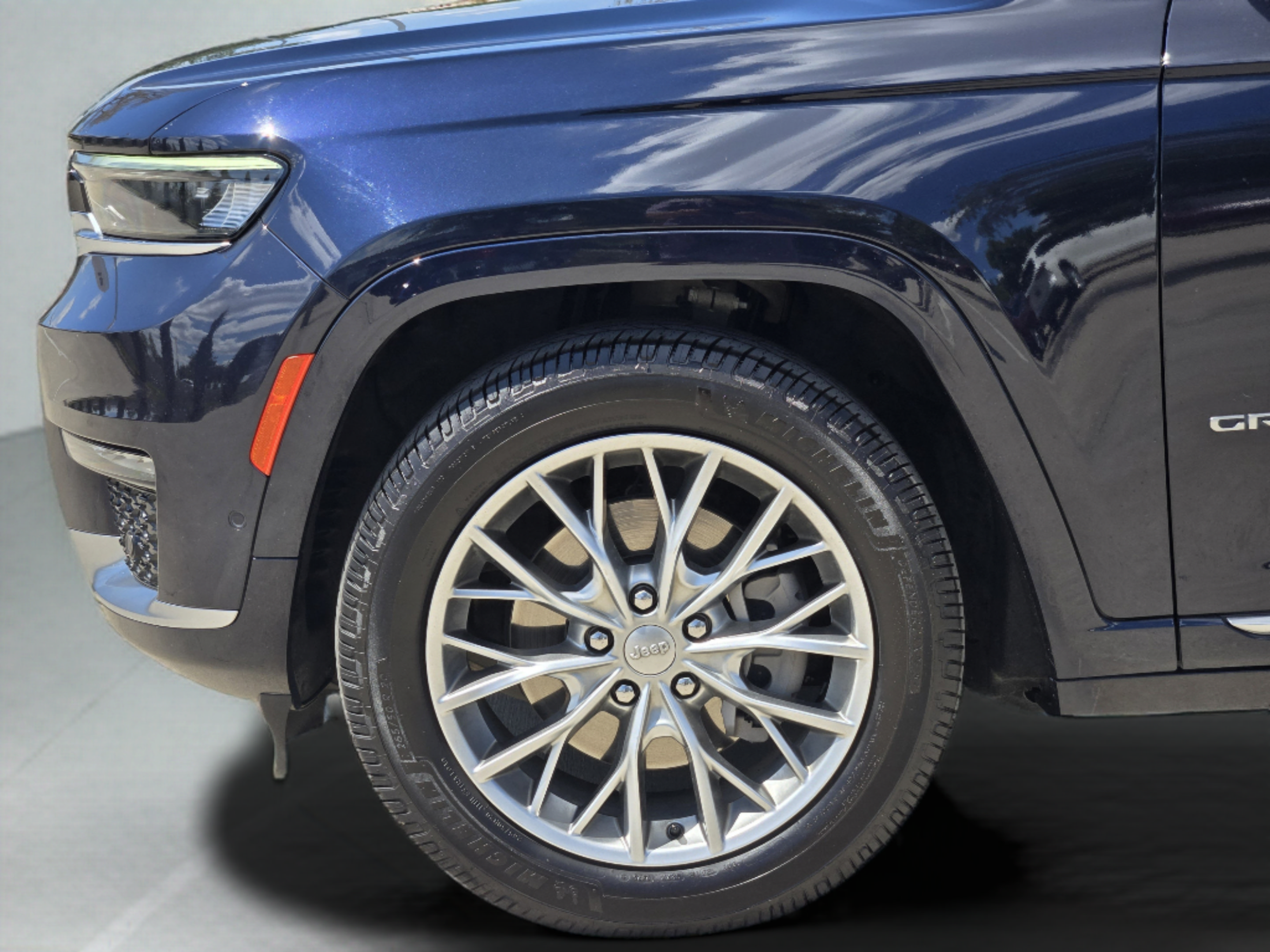 Used 2023 Jeep Grand Cherokee L Summit w/ Advanced Protech Group IV AWD/4WD image 29