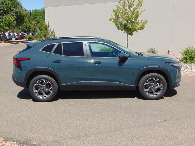 Used 2025 Chevrolet Trax LT w/ Driver Confidence Package image 3