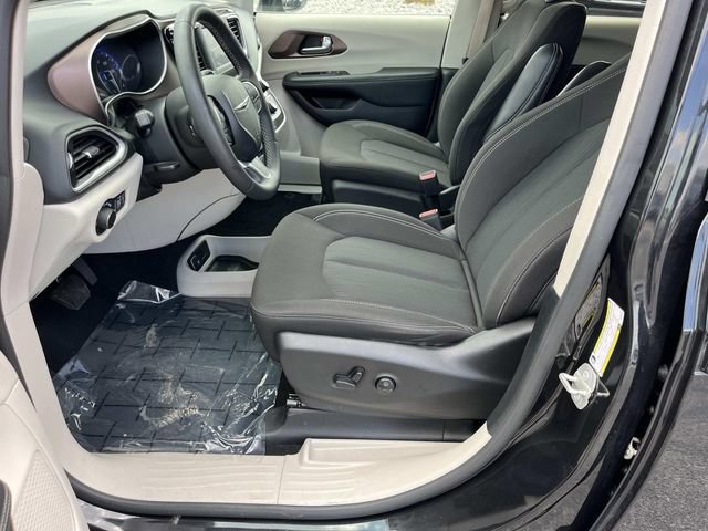 Used 2023 Chrysler Voyager LX FWD image 24