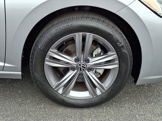 Used 2023 Volkswagen Jetta SE w/ Panoramic Sunroof Package FWD image 11