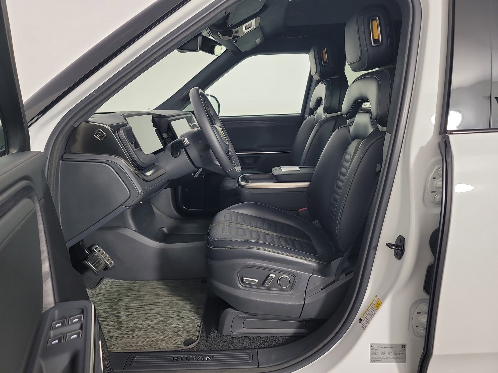 Used 2024 Rivian R1S Adventure AWD/4WD image 20