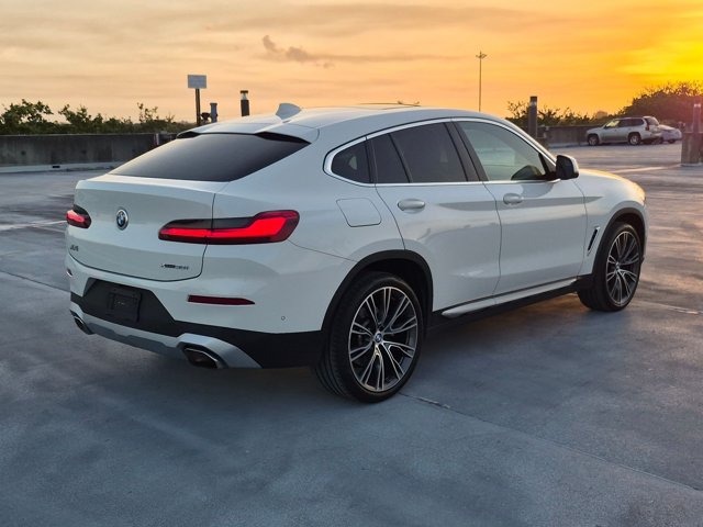 Used 2024 BMW X4 xDrive30i w/ Parking Assistance Package AWD/4WD image 5