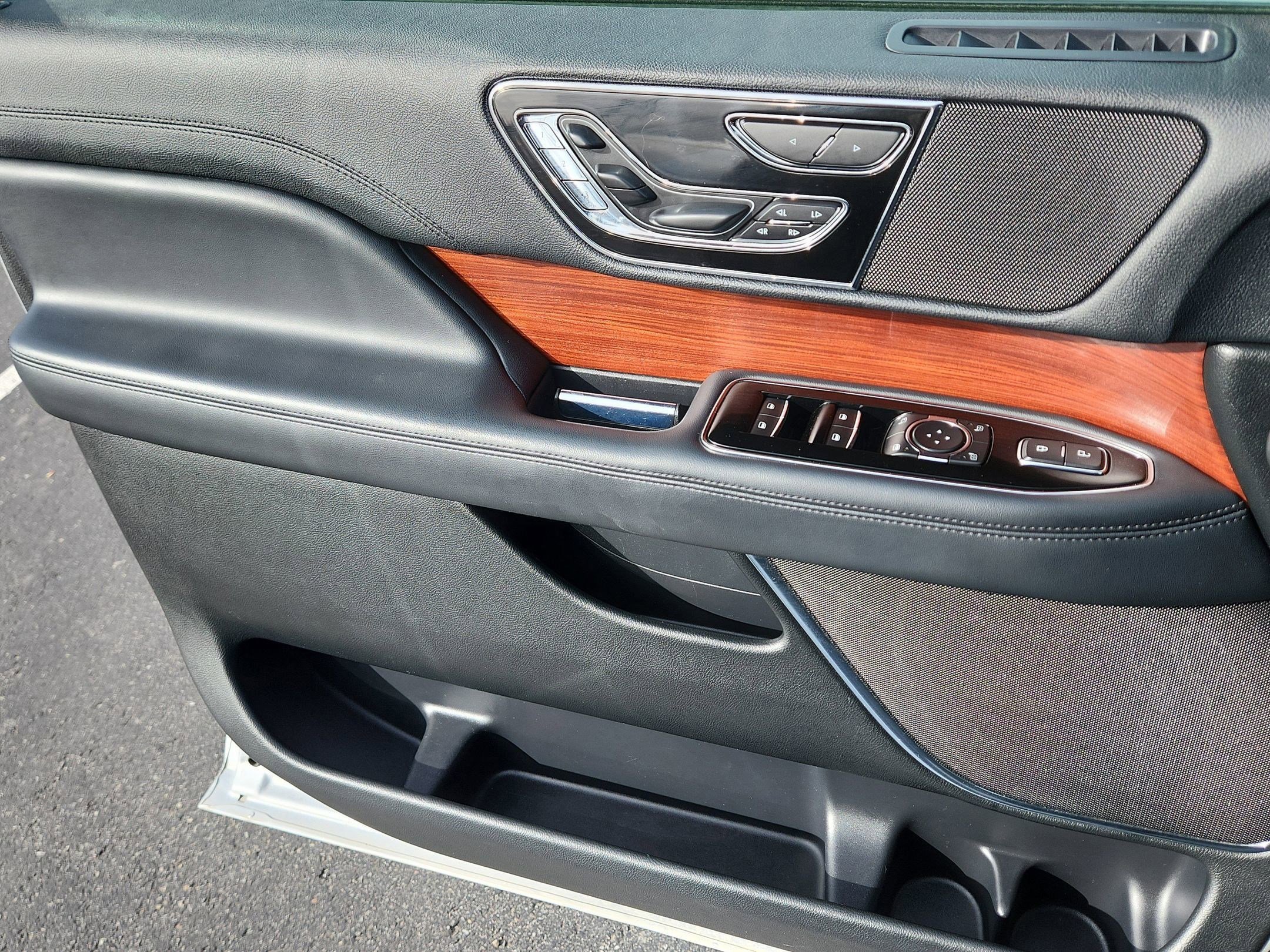 Used 2022 Lincoln Navigator L Reserve image 10