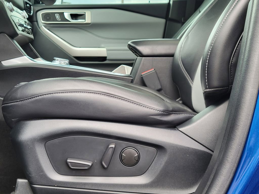 Certified 2023 Ford Explorer XLT w/ Equipment Group 202A image 25