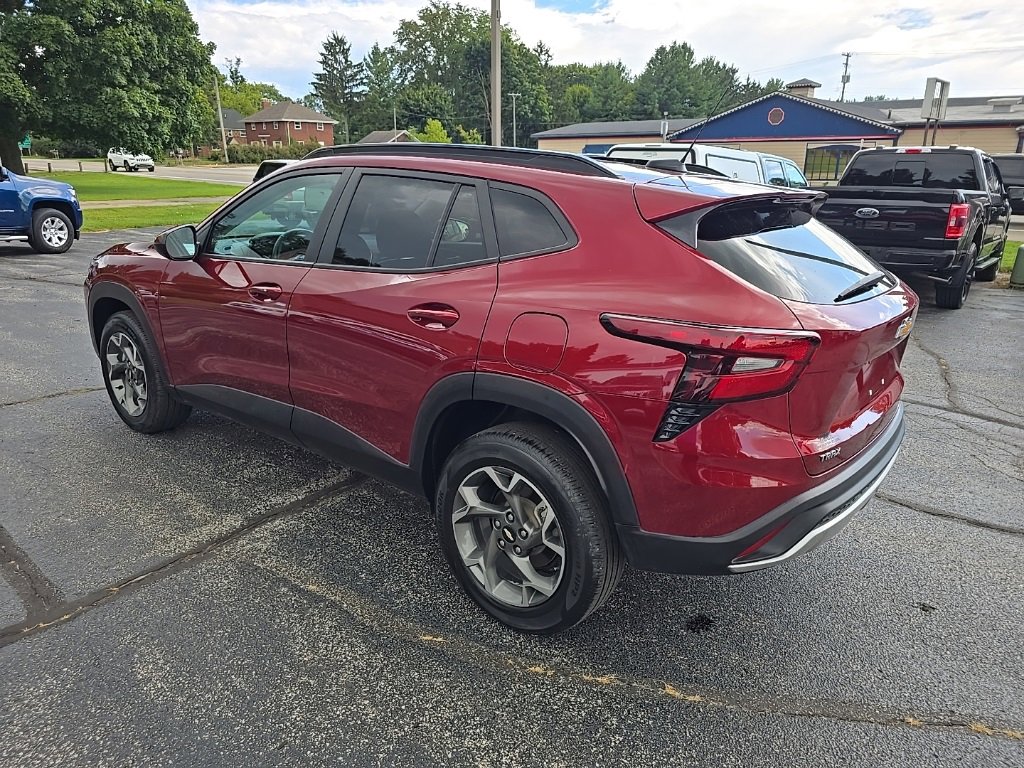 Used 2024 Chevrolet Trax LT w/ Driver Confidence Package image 3