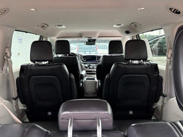 Used 2023 Chrysler Pacifica Touring-L FWD image 31