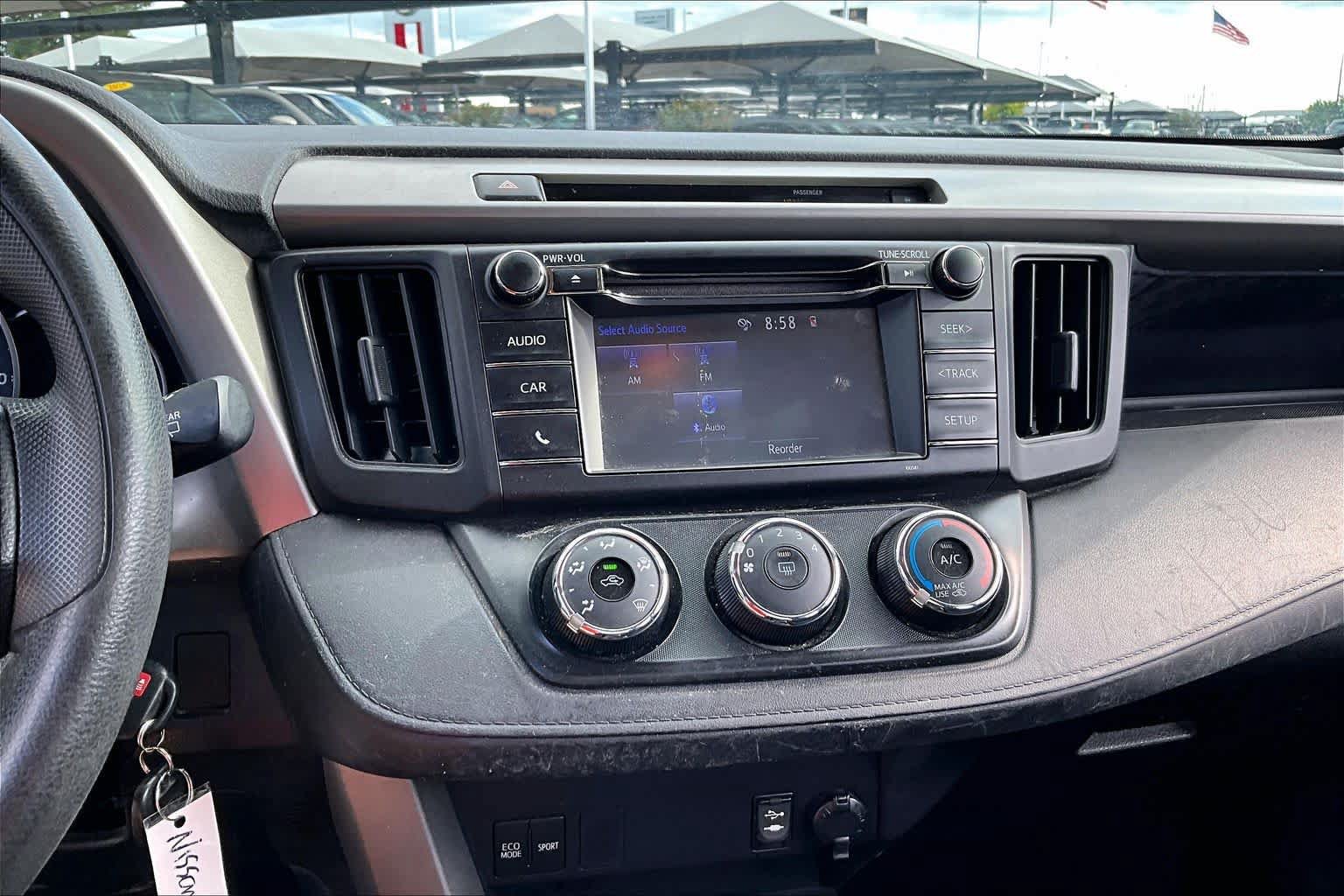 Used 2016 Toyota RAV4 LE FWD image 31