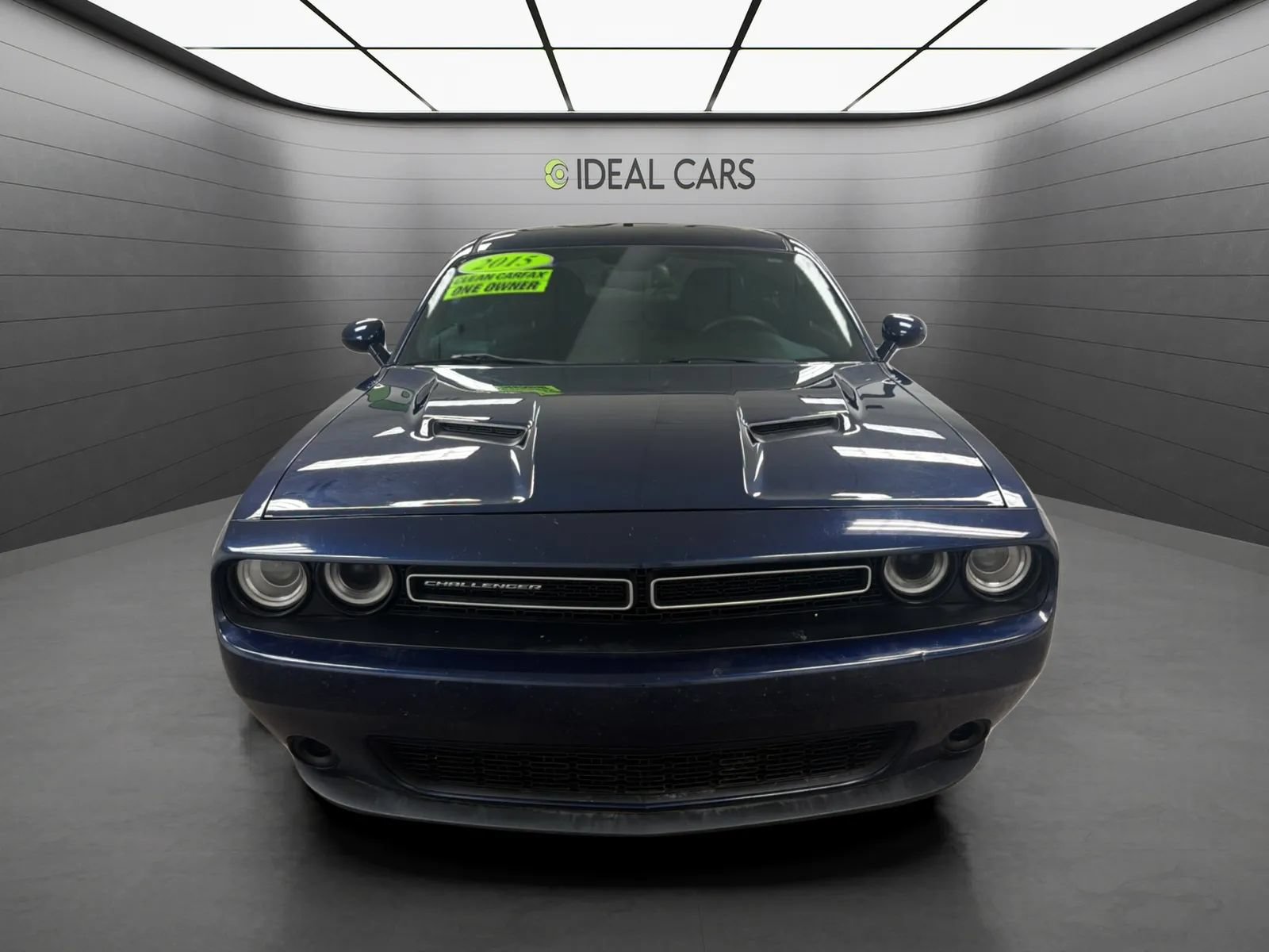 Used 2015 Dodge Challenger SXT RWD image 2