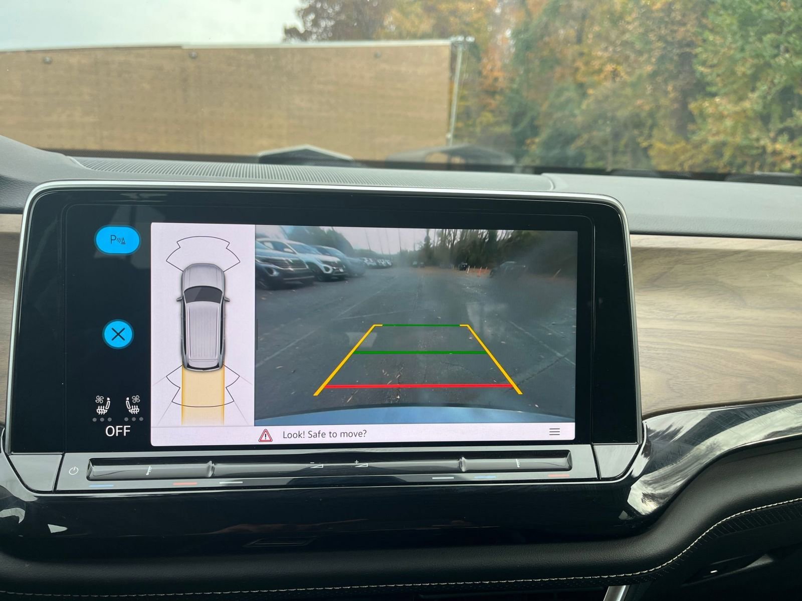 Used 2025 Volkswagen Atlas SE image 17