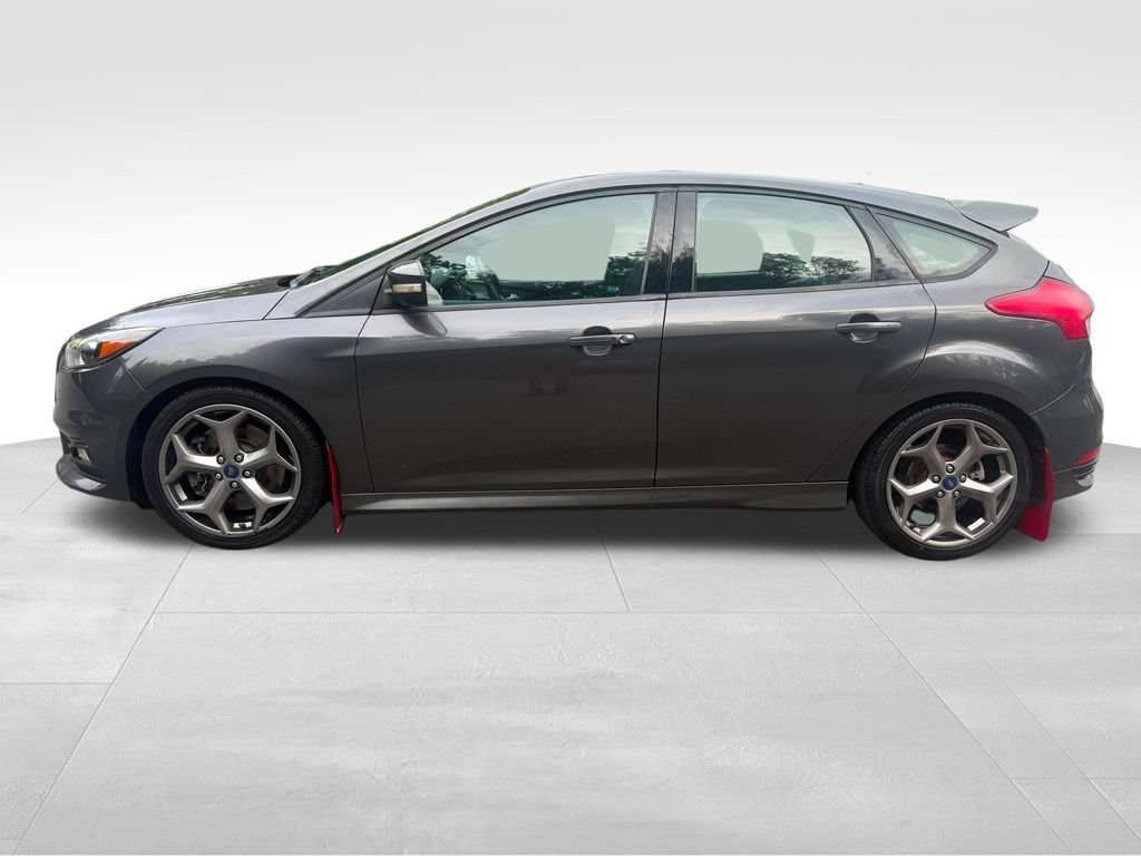 Used 2017 Ford Focus ST w/ Equipment Group 402A FWD image 4