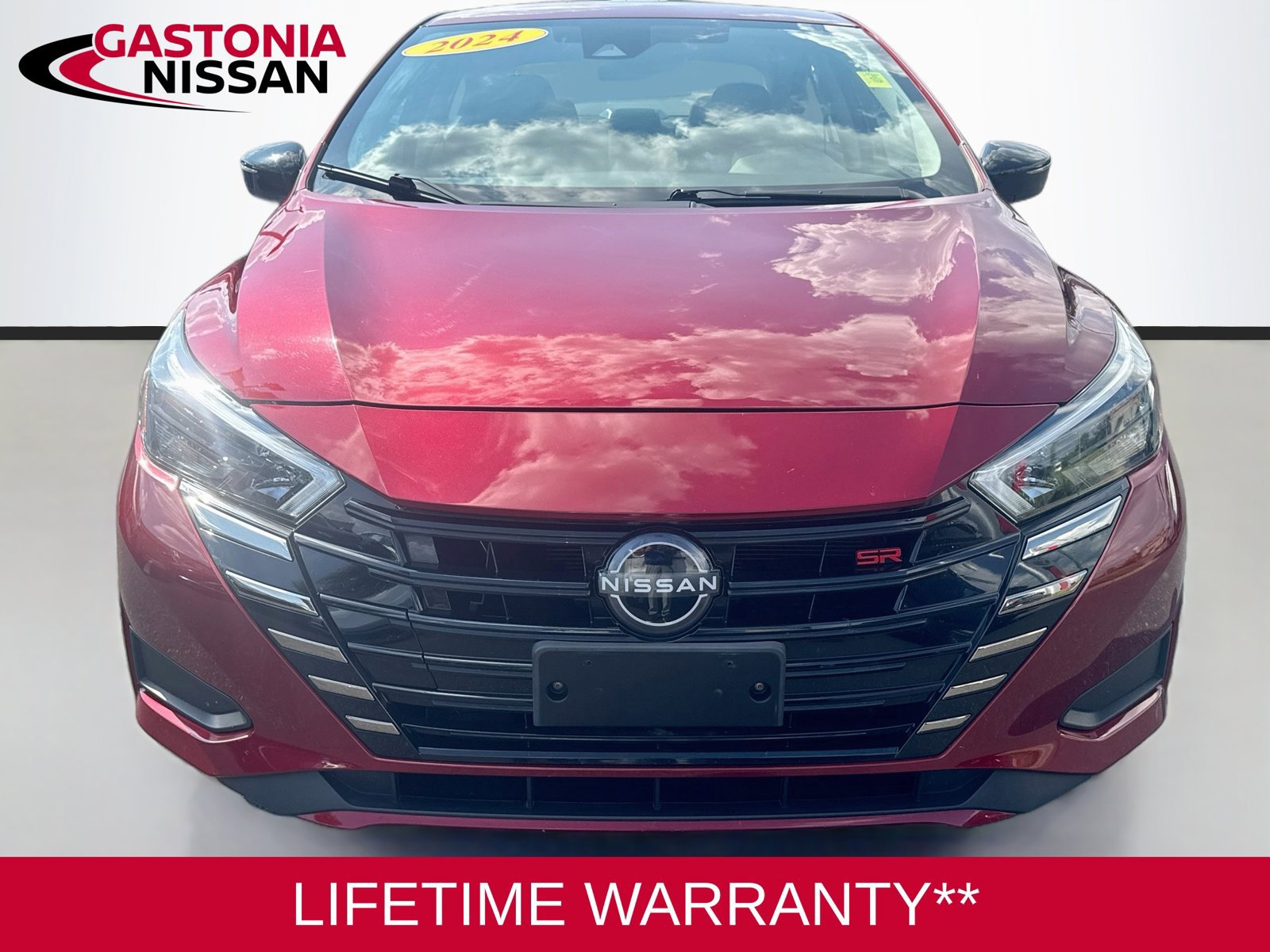 Used 2024 Nissan Versa SR FWD image 2