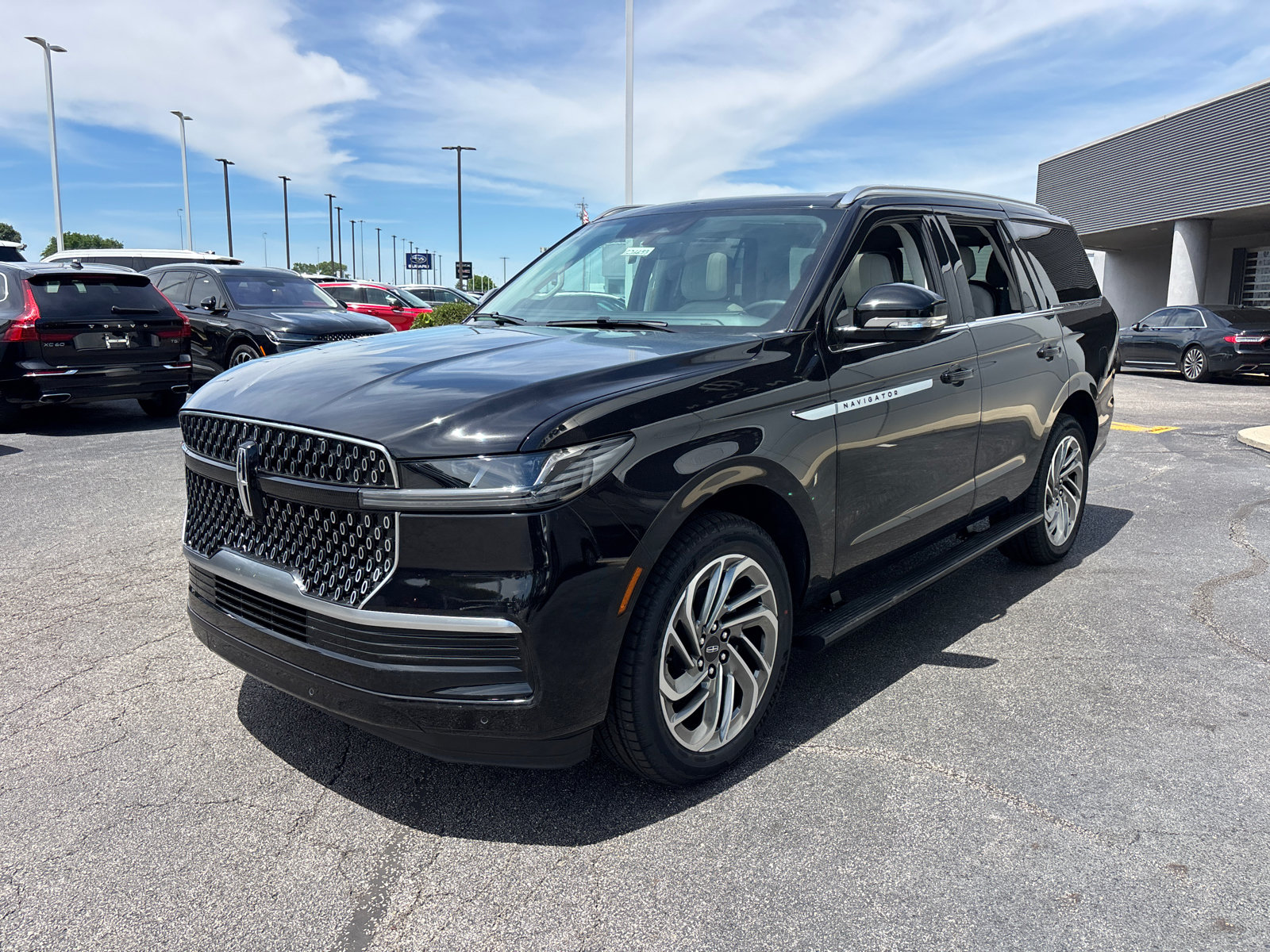 New 2026 Lincoln Navigator Reserve AWD/4WD image 3