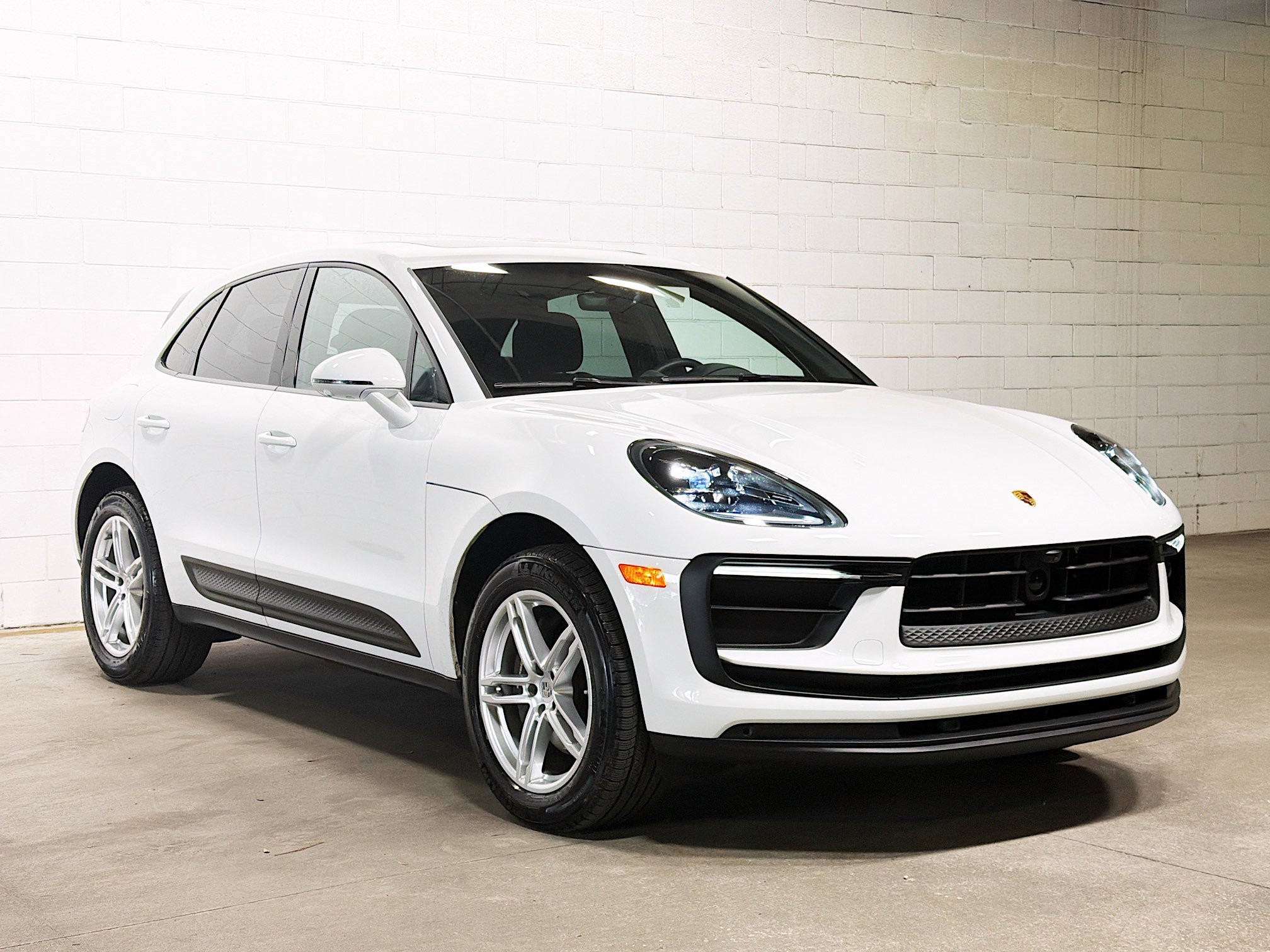 Used 2025 Porsche Macan image 6