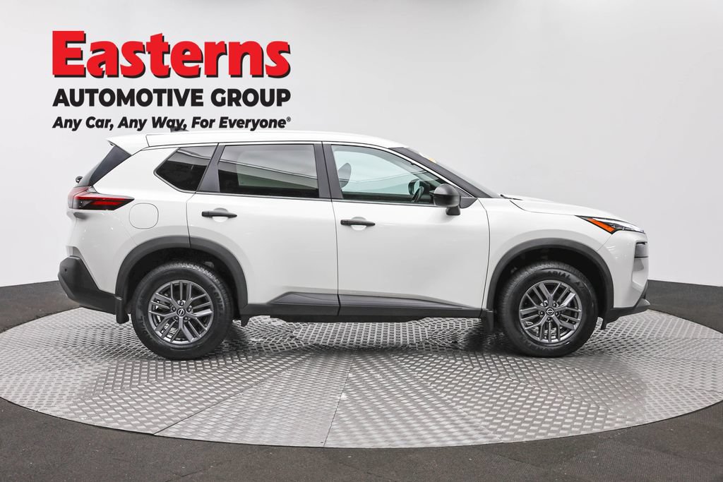 Used 2023 Nissan Rogue S AWD/4WD image 4