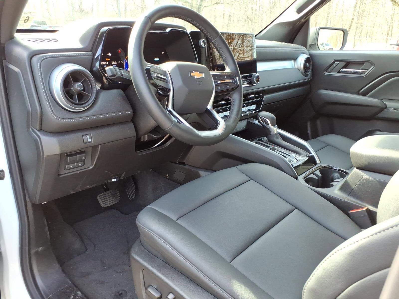 Used 2025 Chevrolet Colorado W/T w/ Advanced Trailering Package RWD image 12