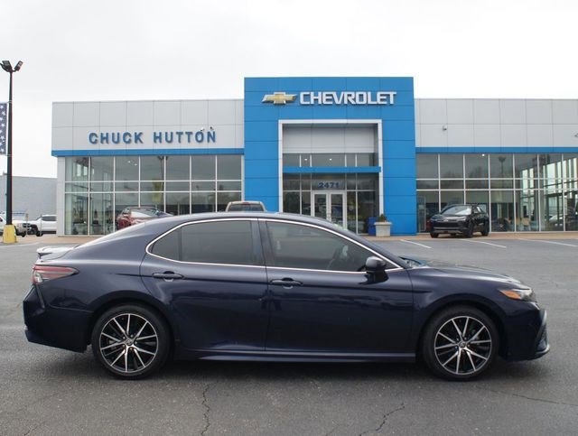 Used 2021 Toyota Camry SE image 1