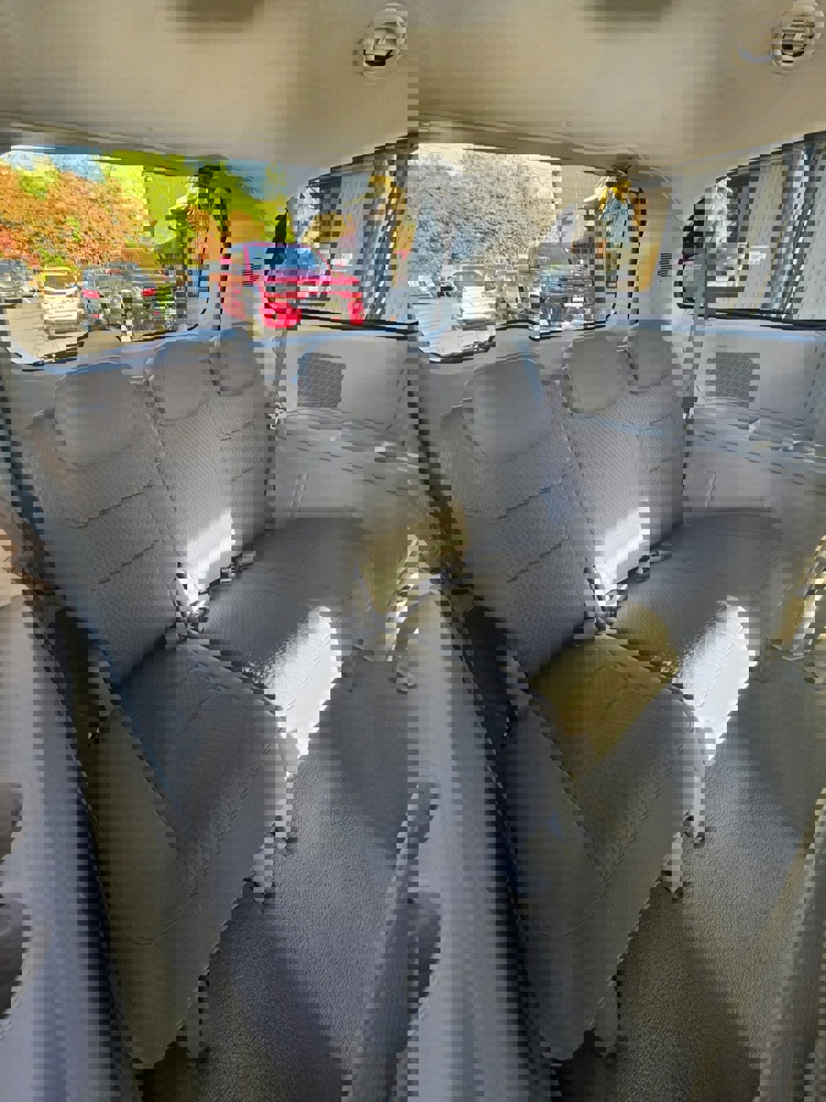 Used 2010 Chrysler Town & Country Touring FWD image 10