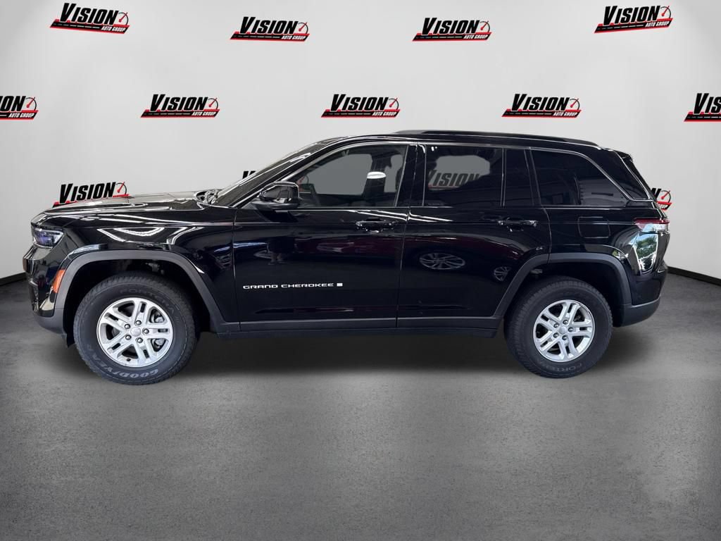 Used 2025 Jeep Grand Cherokee Laredo w/ Luxury Tech Group I AWD/4WD image 8