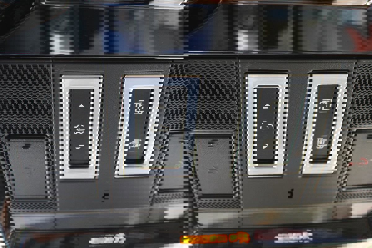 Used 2016 Land Rover Range Rover Supercharged AWD/4WD image 57