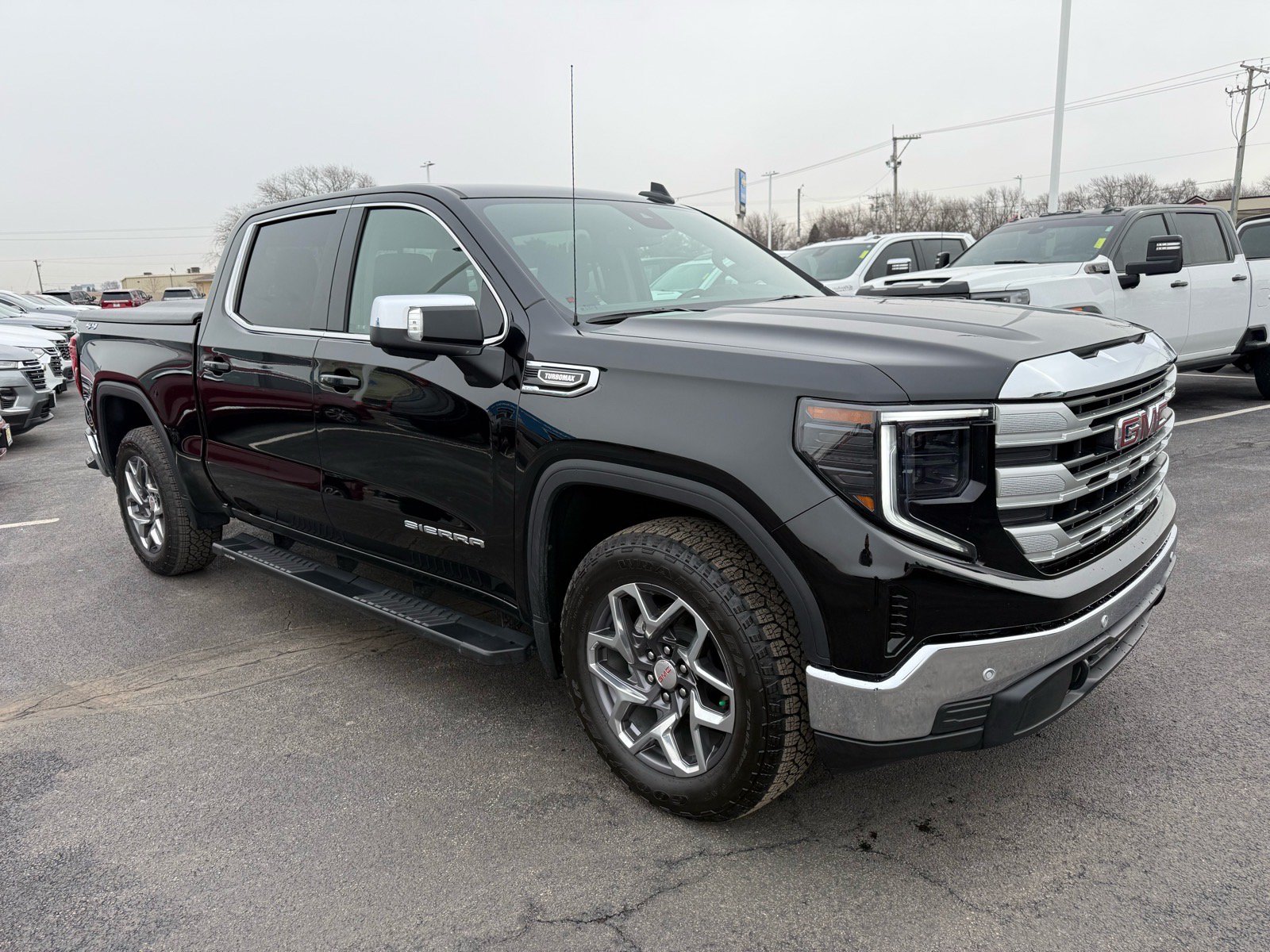 Used 2025 GMC Sierra 1500 SLE w/ Preferred Package AWD/4WD image 7