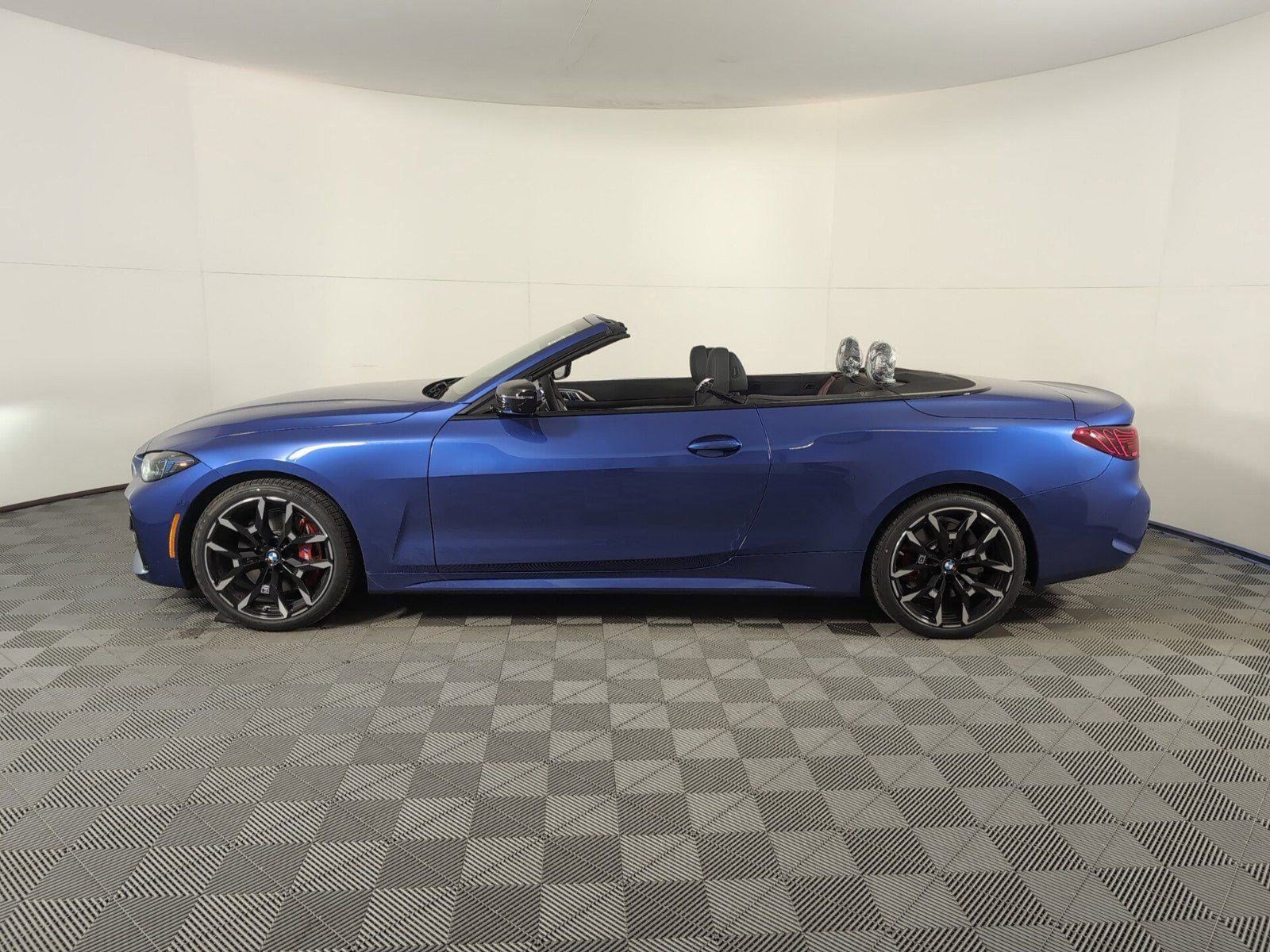 Used 2025 BMW 430i Convertible w/ M Sport Package image 2
