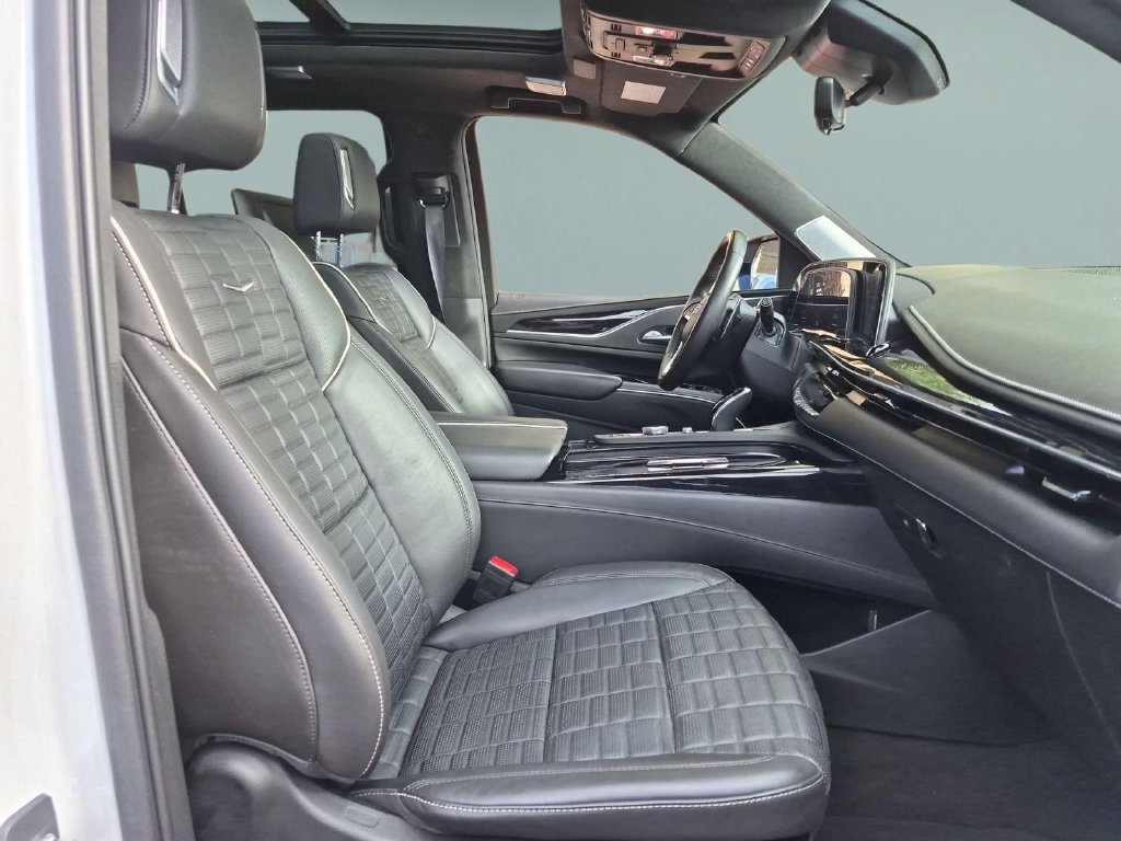 Certified 2023 Cadillac Escalade V AWD/4WD image 28