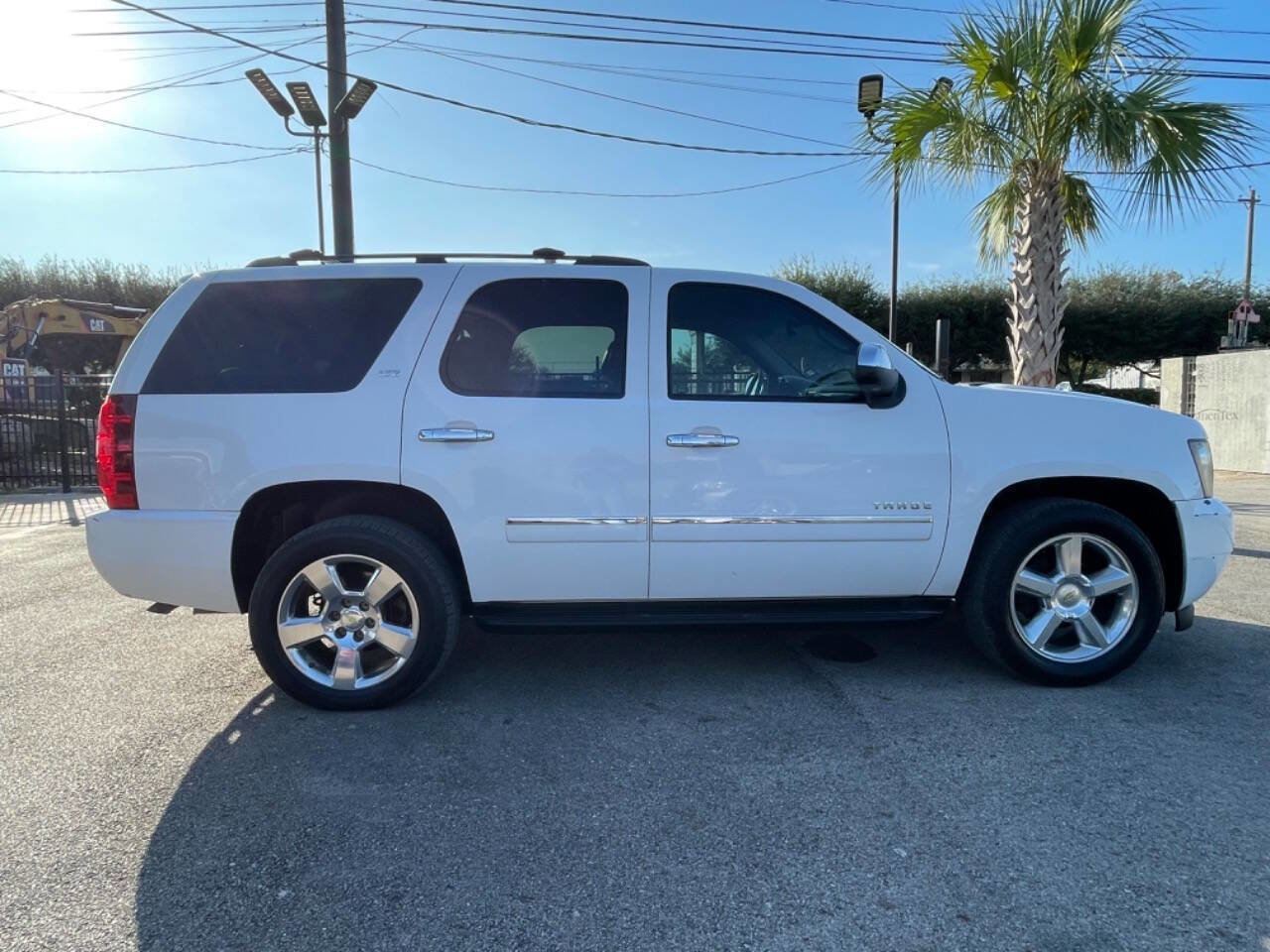 Used 2011 Chevrolet Tahoe LTZ RWD image 4