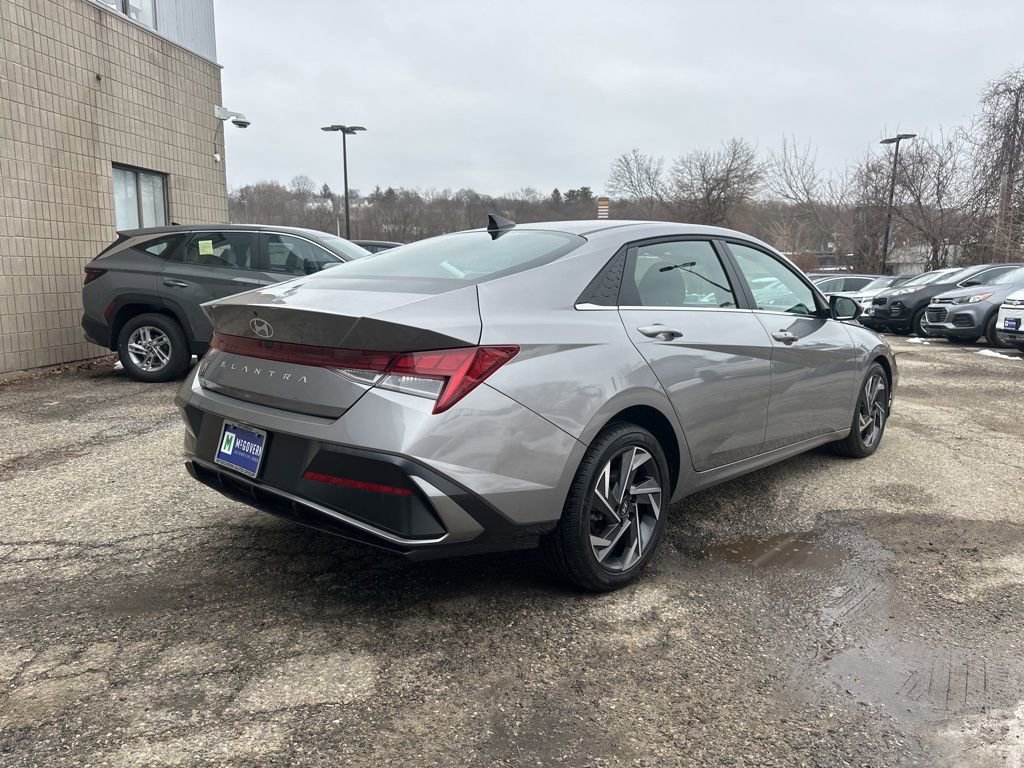 Certified 2025 Hyundai Elantra SEL FWD image 6