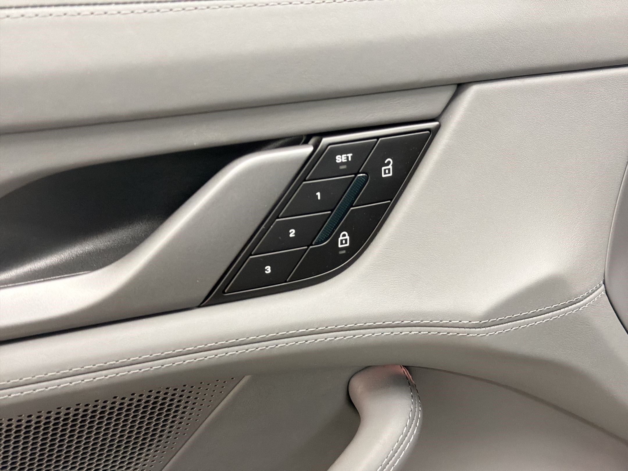 New 2026 Porsche Taycan 4S AWD/4WD image 19