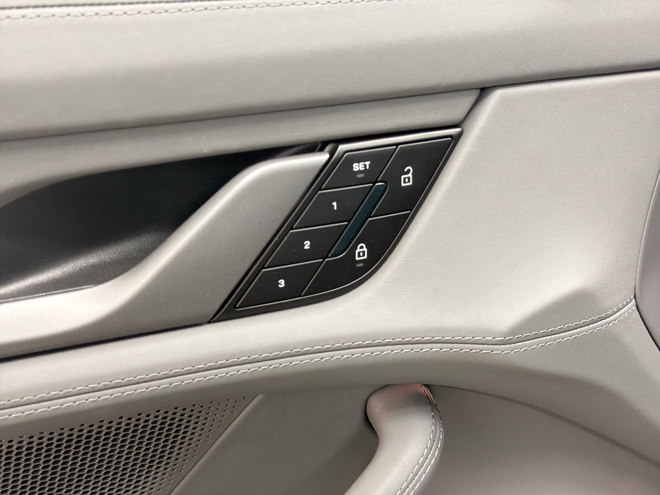 New 2026 Porsche Taycan 4S AWD/4WD image 19