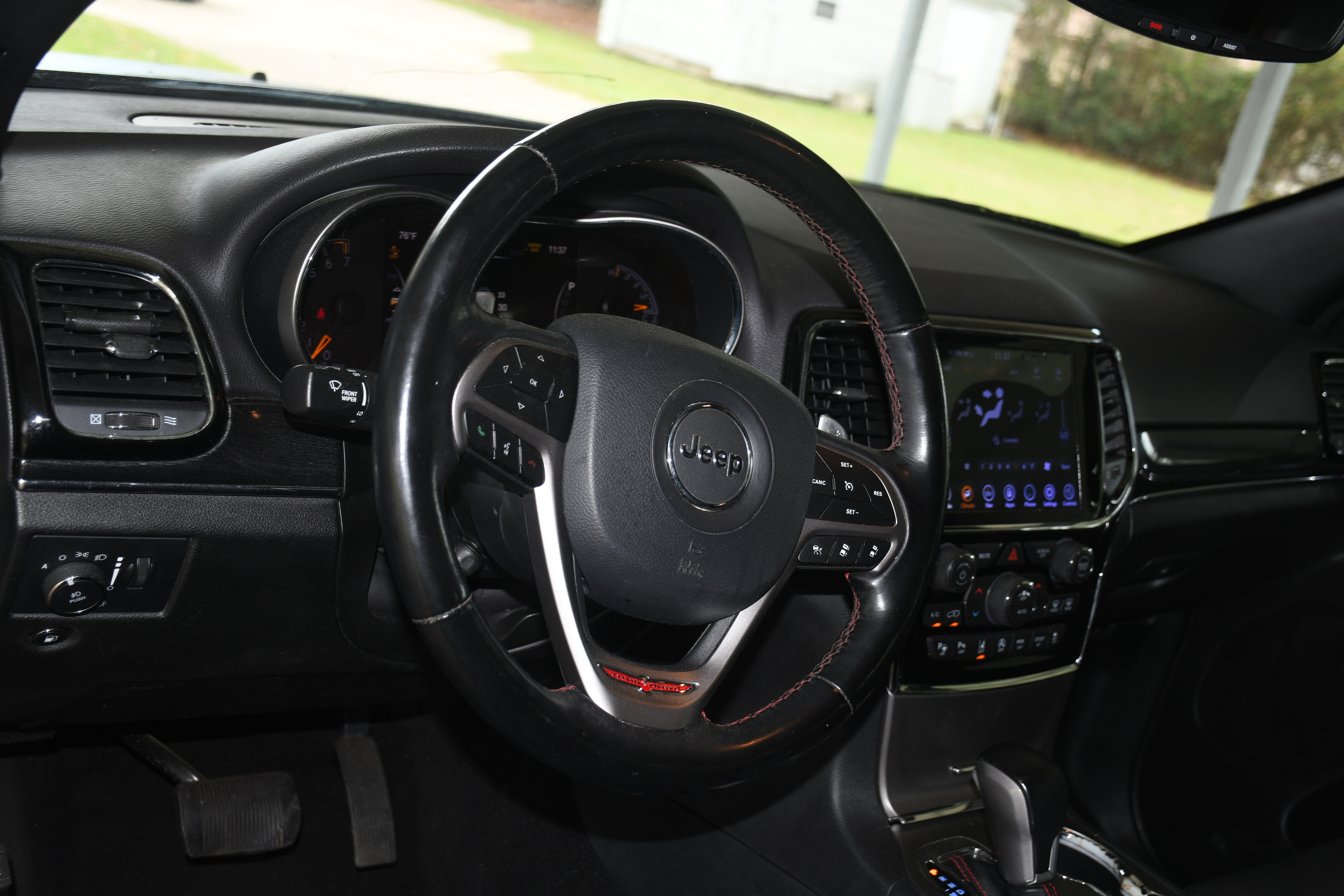 Used 2020 Jeep Grand Cherokee Trailhawk w/ Trailhawk Luxury Group image 9