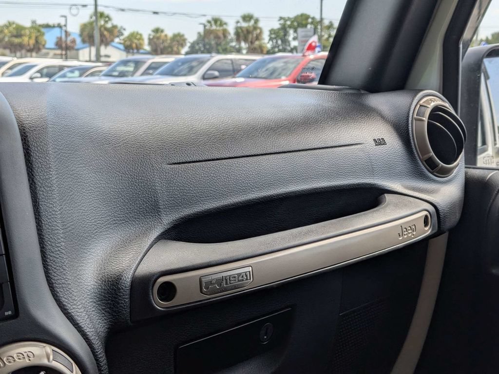 Used 2017 Jeep Wrangler Unlimited Sahara AWD/4WD image 28