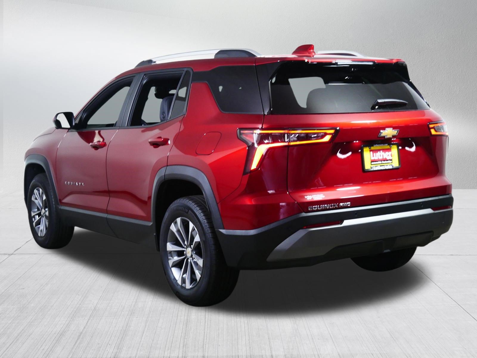 Used 2025 Chevrolet Equinox LT w/ Convenience Package II AWD/4WD image 5
