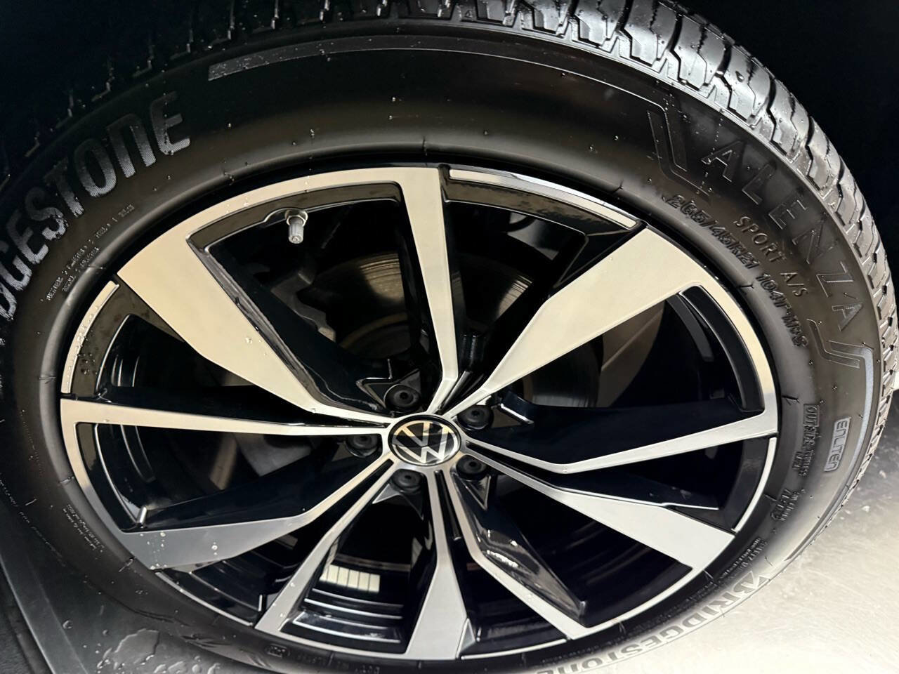 Used 2024 Volkswagen Atlas SEL Premium R-Line image 35