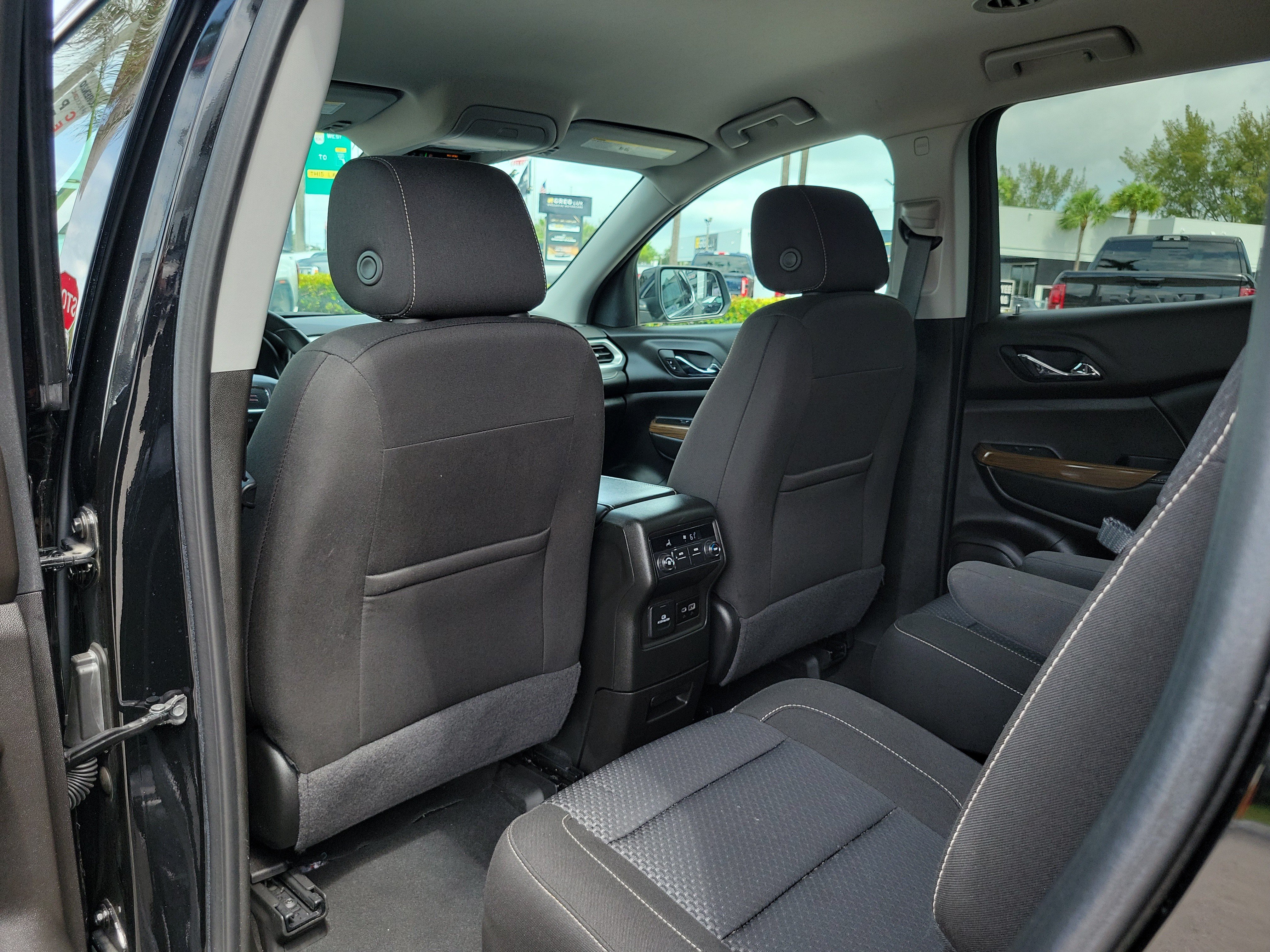 Used 2023 GMC Acadia SLE w/ Driver Convenience Package FWD image 14
