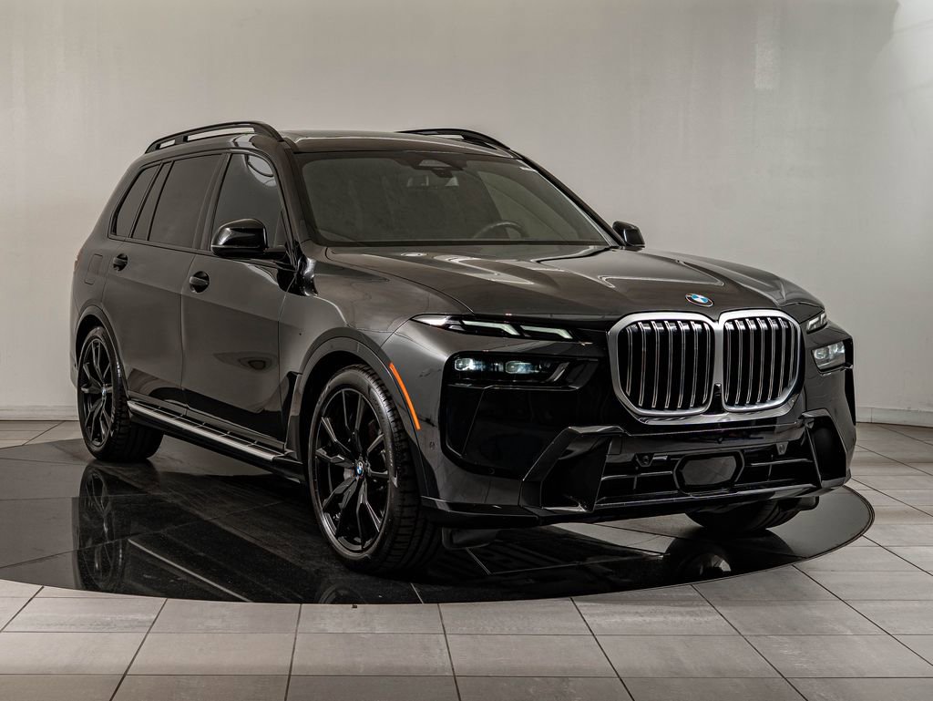 Used 2025 BMW X7 xDrive40i w/ M Sport Package AWD/4WD image 3