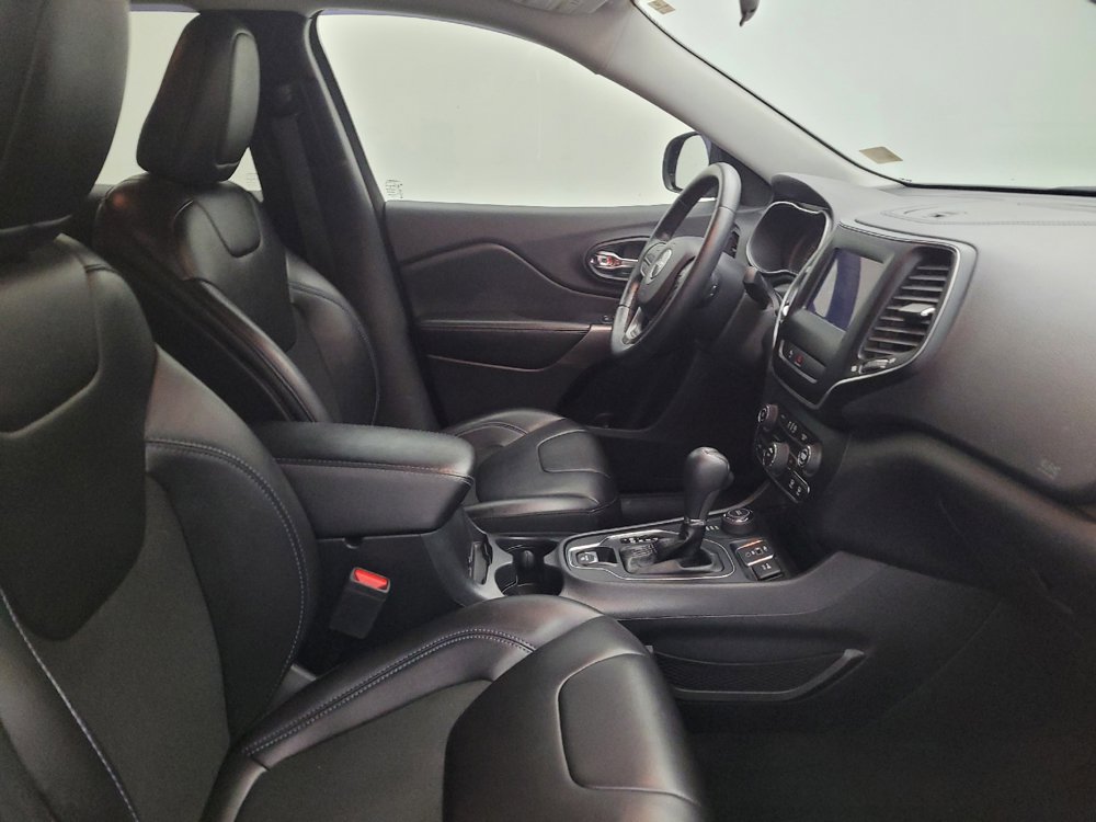 Used 2019 Jeep Cherokee Latitude Plus w/ Cold Weather Group AWD/4WD image 21