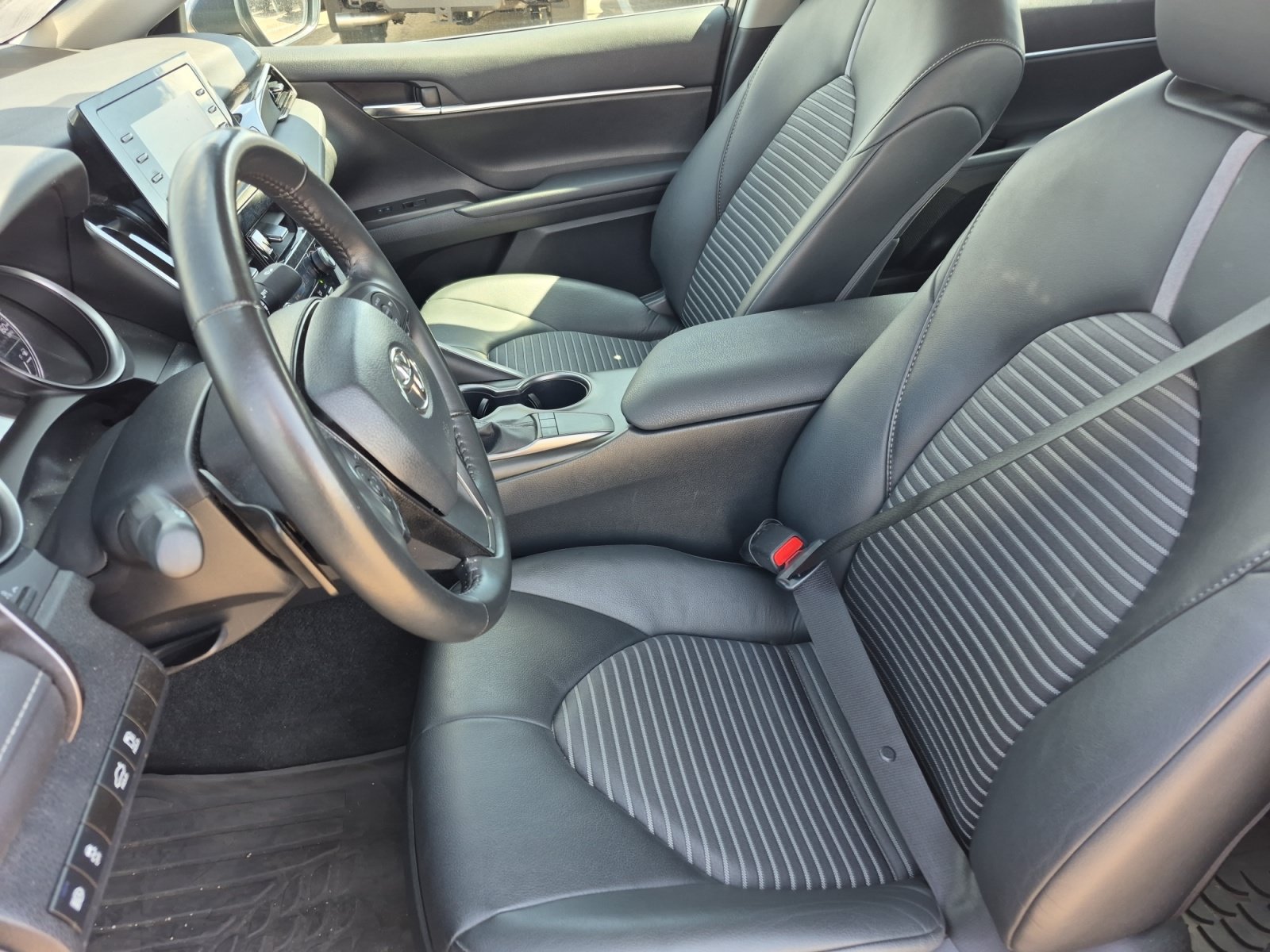 Used 2024 Toyota Camry SE FWD image 17