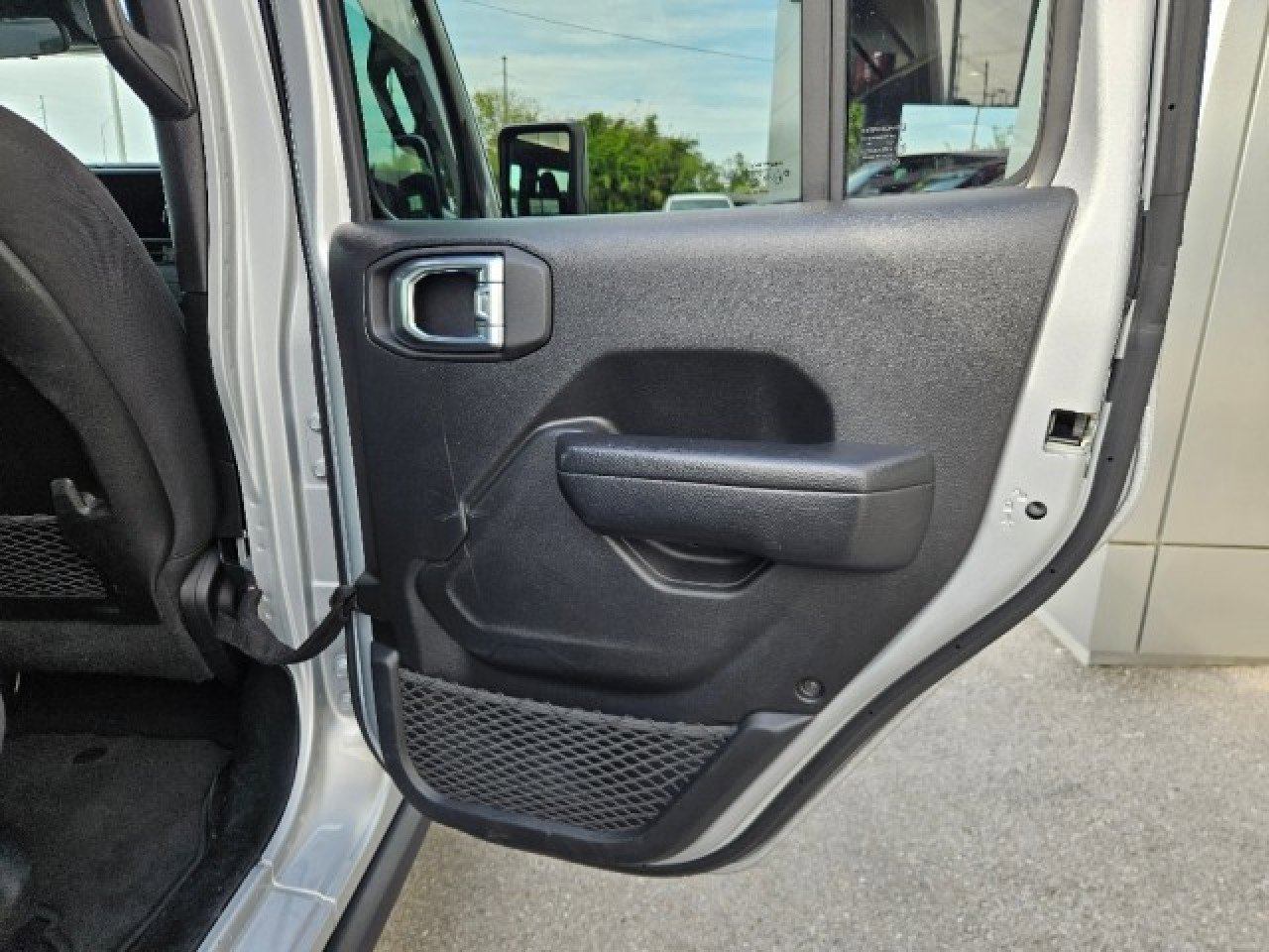 Used 2024 Jeep Wrangler Unlimited Rubicon 4xe image 14