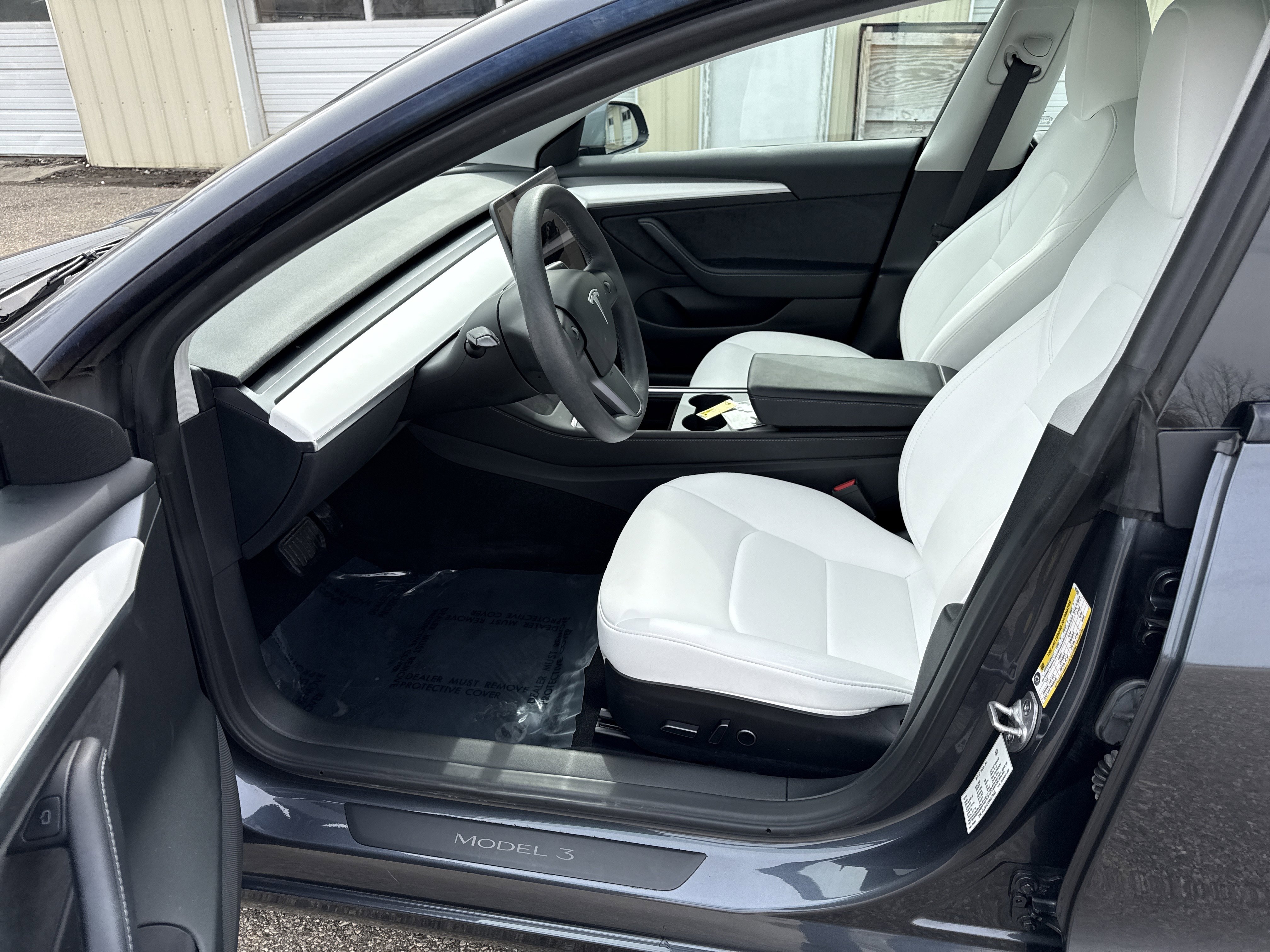 Used 2023 Tesla Model 3 Standard Range image 18