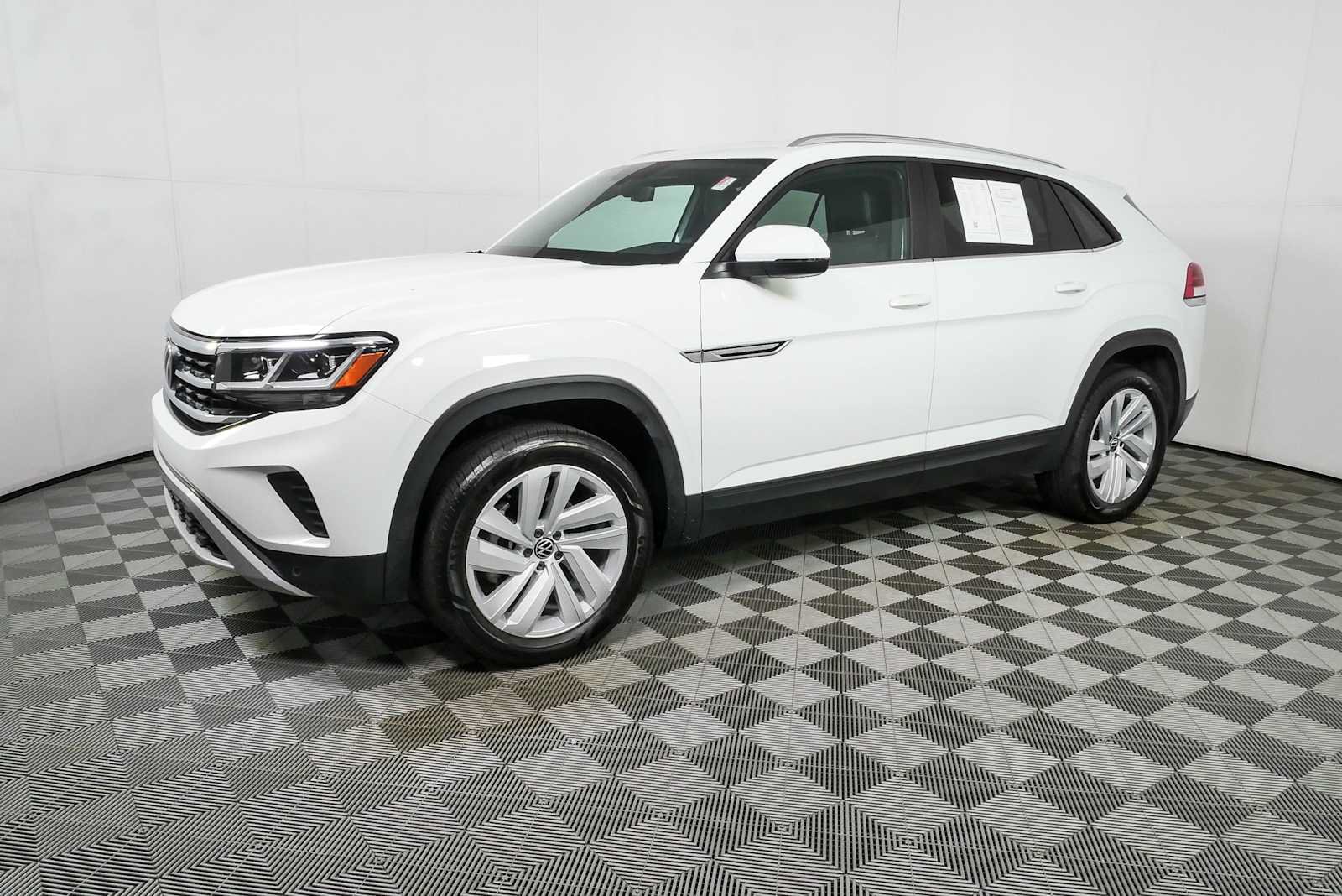Certified 2023 Volkswagen Atlas Cross Sport SE FWD image 25